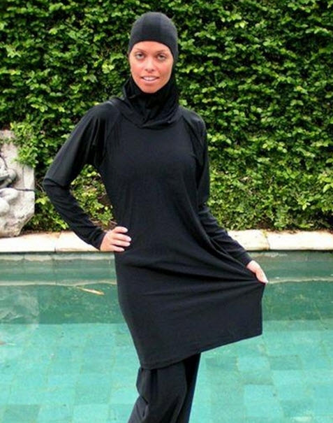Mặc kín mít hàng ngày, phụ nữ Hồi giáo diện Burkini đi bơi - Ảnh 5.