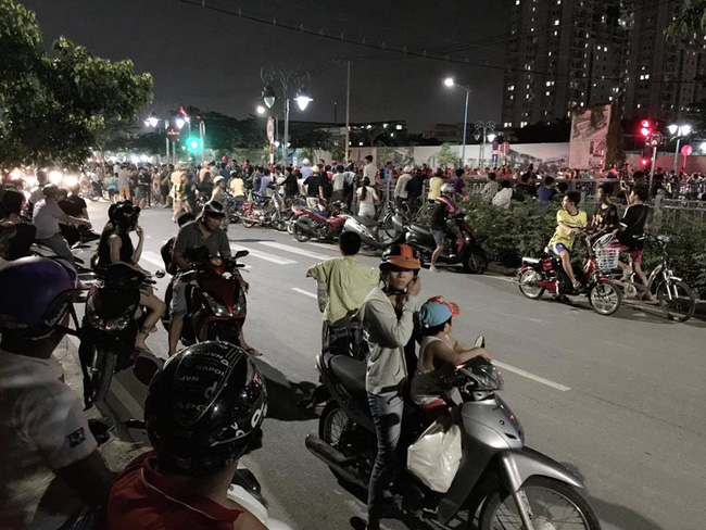 7h tối, dân mạng ùn ùn kéo ra kênh Tân Hóa vì status tự thiêu gây sốc của 1 thanh niên - Ảnh 4.