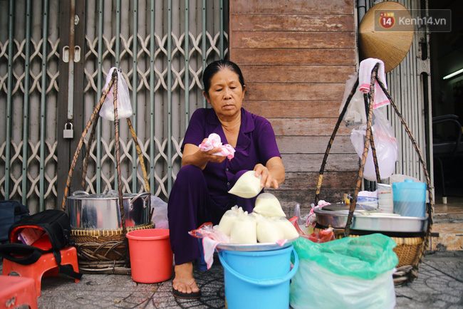 Gánh tàu hũ hot nhất Sài Gòn những ngày qua: Tồn tại đã 30 năm, 3 tiếng buổi sáng là bán hết veo! - Ảnh 11.