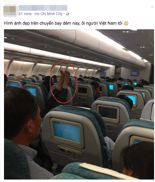 Hình ảnh người đàn ông gác chân lên ghế trên chuyến bay TP.HCM - Hà Nội gây bức xúc - Ảnh 1.