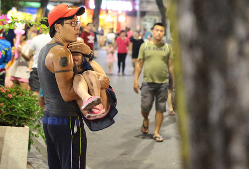 be gai nga chay mau dau vi di xe tu can bang o pho di bo ha noi hinh anh 3