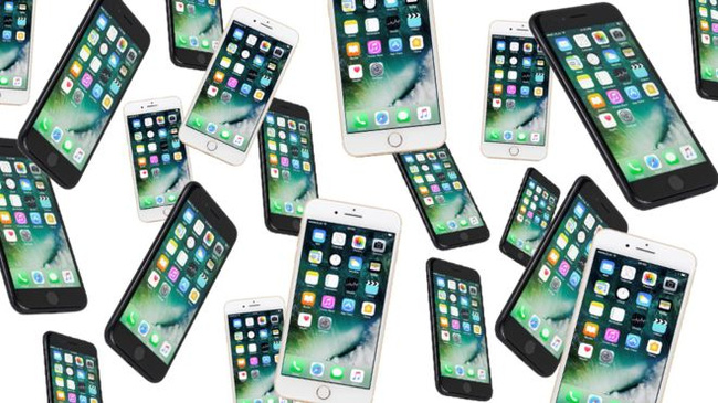 Được 20 người yêu tặng 20 iPhone 7, thánh bắt cá nhiều tay bán hết đi mua nhà - Ảnh 1.