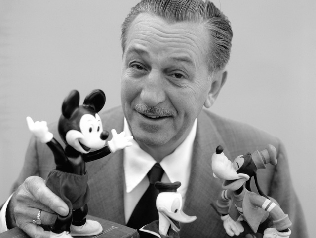 Walt Disney từng nói: Cách tốt nhất để bắt đầu một việc là ngậm miệng lại và bắt đầu làm việc