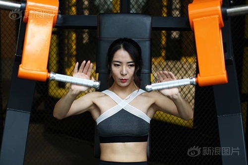 hình ảnh 13 hot girl kiem bon tien nho lam hlv cho gioi nha giau hinh anh 13