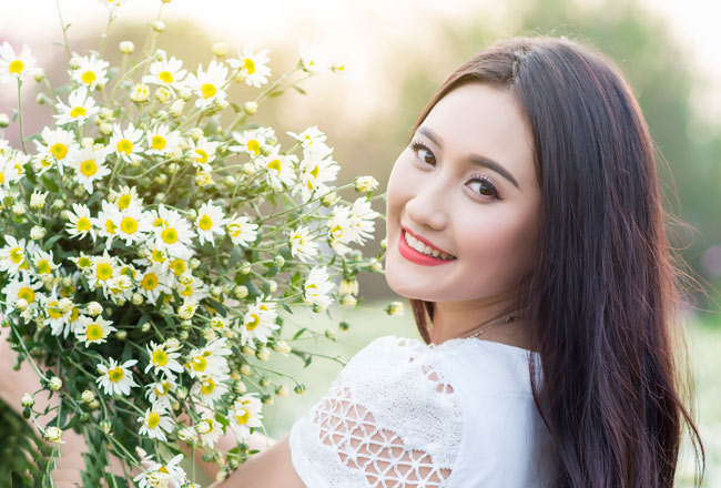 say long ngam thieu nu ben cuc hoa mi hinh anh 4