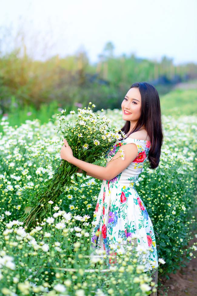 say long ngam thieu nu ben cuc hoa mi hinh anh 6