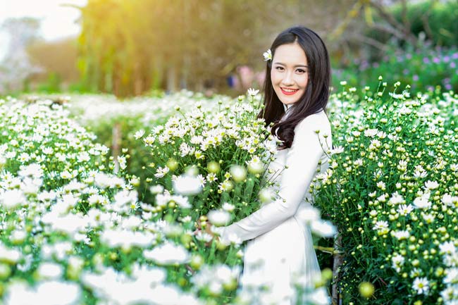 say long ngam thieu nu ben cuc hoa mi hinh anh 8