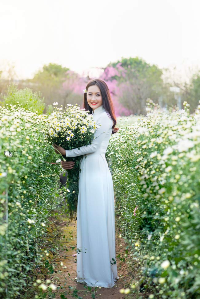 say long ngam thieu nu ben cuc hoa mi hinh anh 10