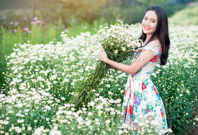 say long ngam thieu nu ben cuc hoa mi hinh anh 11