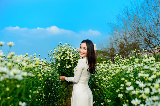 say long ngam thieu nu ben cuc hoa mi hinh anh 12