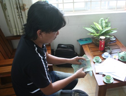 Nghi &aacute;n mất con: B&aacute;c sĩ &ldquo;phong b&igrave;&rdquo; cho sản phụ