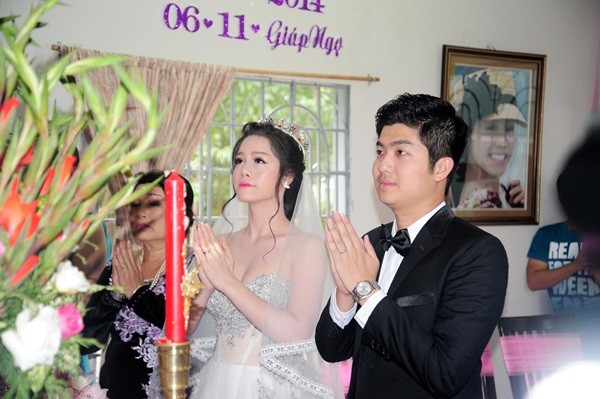 Nhật Kim Anh thay 3 bộ váy hoành tráng trong ngày cưới 2