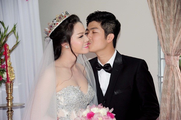Nhật Kim Anh thay 3 bộ váy hoành tráng trong ngày cưới 5