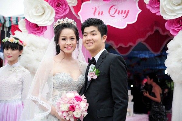 Nhật Kim Anh thay 3 bộ váy hoành tráng trong ngày cưới 6