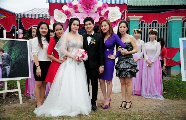 Nhật Kim Anh thay 3 bộ váy hoành tráng trong ngày cưới 9