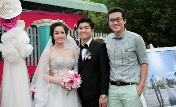 Nhật Kim Anh thay 3 bộ váy hoành tráng trong ngày cưới 10