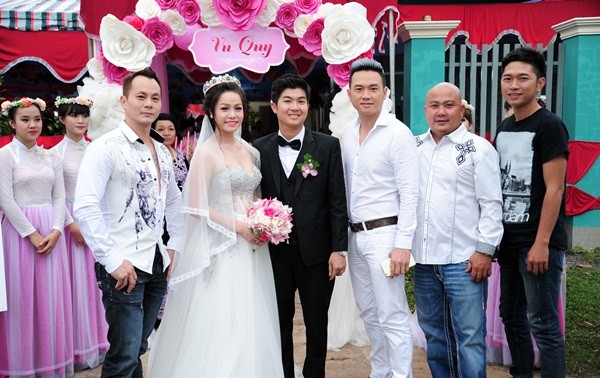 Nhật Kim Anh thay 3 bộ váy hoành tráng trong ngày cưới 12