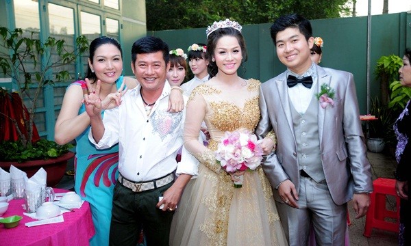 Nhật Kim Anh thay 3 bộ váy hoành tráng trong ngày cưới 14