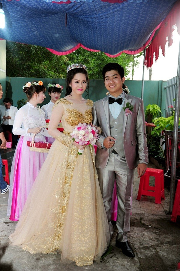 Nhật Kim Anh thay 3 bộ váy hoành tráng trong ngày cưới 16