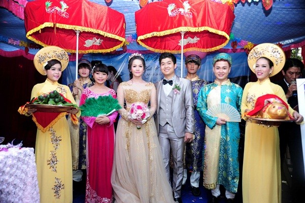Nhật Kim Anh thay 3 bộ váy hoành tráng trong ngày cưới 19