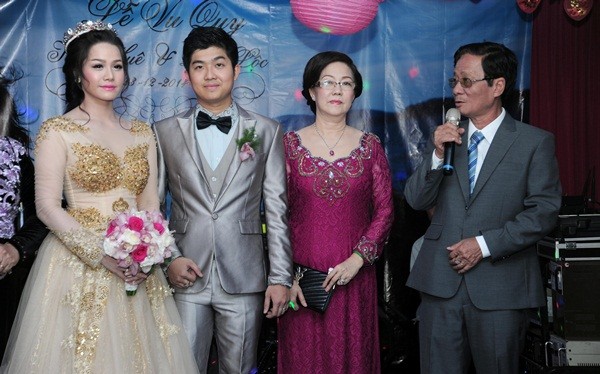 Nhật Kim Anh thay 3 bộ váy hoành tráng trong ngày cưới 20