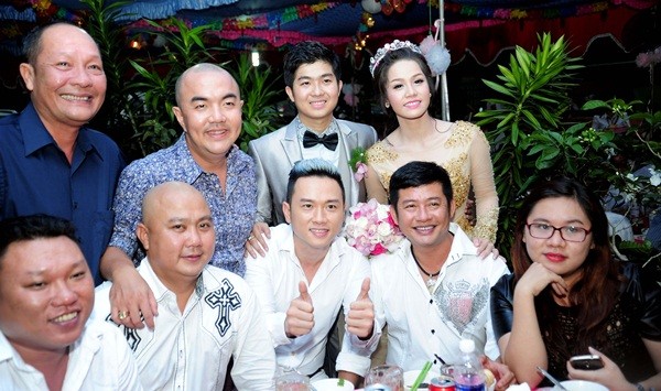 Nhật Kim Anh thay 3 bộ váy hoành tráng trong ngày cưới 28
