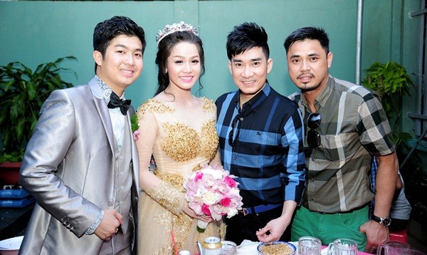 Nhật Kim Anh thay 3 bộ váy hoành tráng trong ngày cưới 29