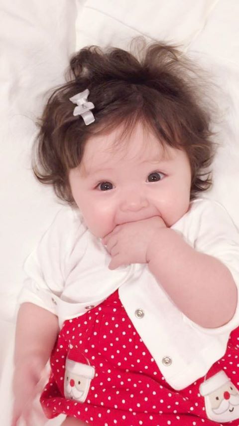Con g&aacute;i Elly Trần xinh như b&uacute;p b&ecirc; trong ng&agrave;y Gi&aacute;ng sinh 7