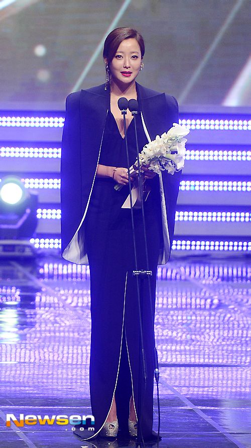 Jo In Sung đặc biệt cảm ơn Gong Hyo Jin khi nhận giải thưởng lớn 4
