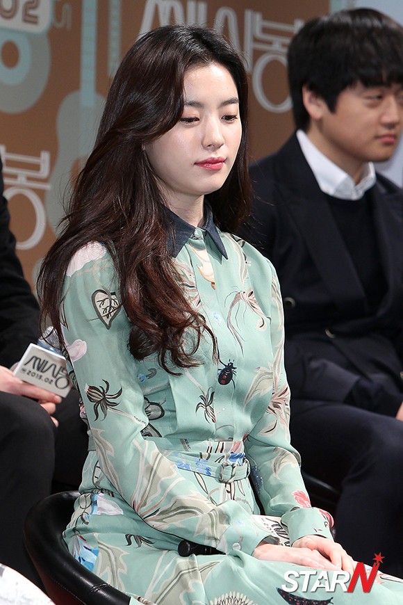 Han Hyo Joo tha thướt váy hoa, đẹp không tì vết 7 Han Hyo Joo tha thướt váy hoa, đẹp không tì vết 7