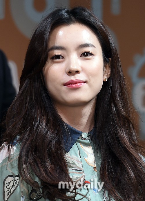 Han Hyo Joo tha thướt váy hoa, đẹp không tì vết 5