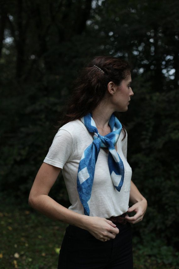 5 cách dùng khăn lụa nhấn nhá cho phong cách hè 14