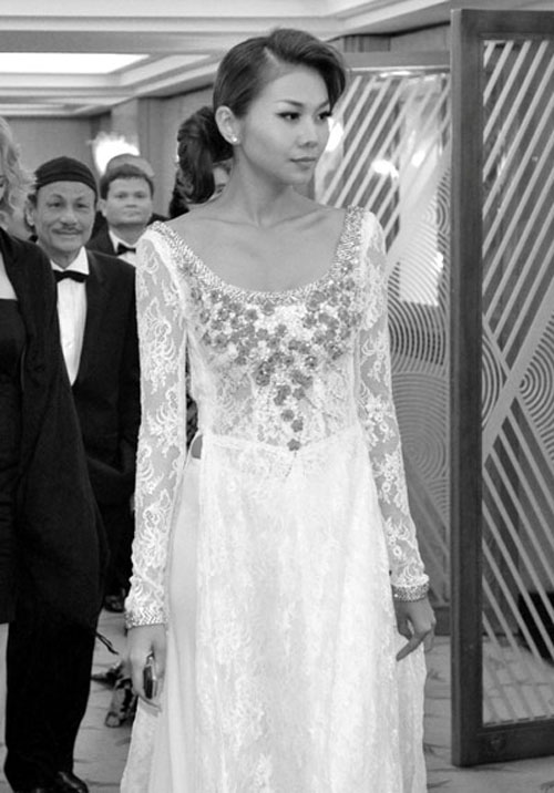 Hồng Ánh được khen ngợi với hình ảnh áo dài trên thảm đỏ Cannes 2013 4