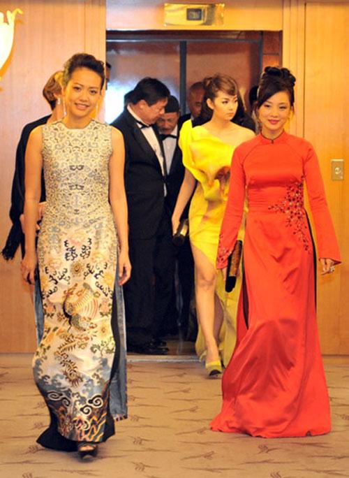 Hồng Ánh được khen ngợi với hình ảnh áo dài trên thảm đỏ Cannes 2013 8