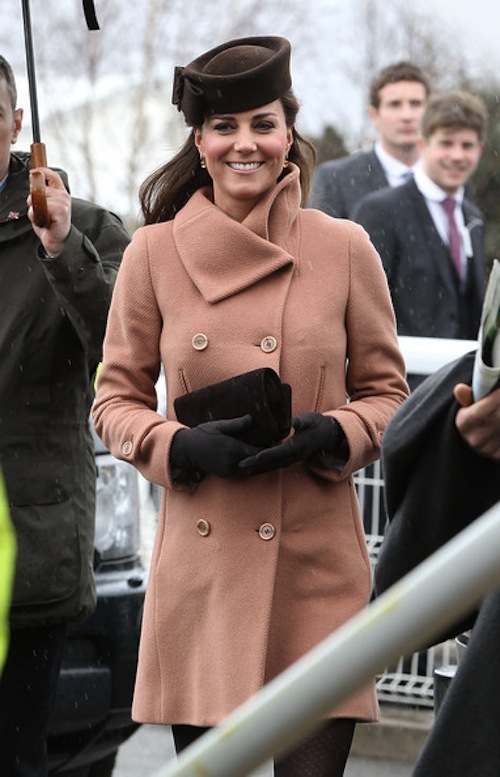 Khám phá BST túi/clutch giản dị của Kate Middleton 3