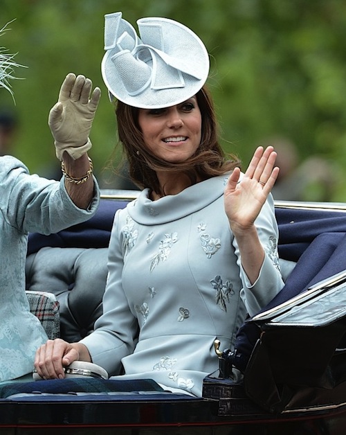 Khám phá BST túi/clutch giản dị của Kate Middleton 12