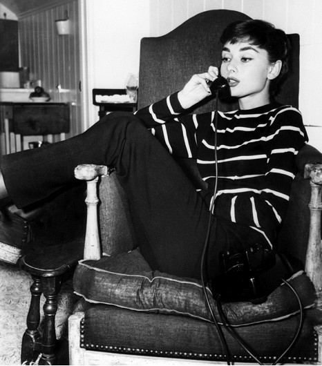 7 món đồ giúp nàng công sở đẹp thanh lịch như Audrey Hepburn 1