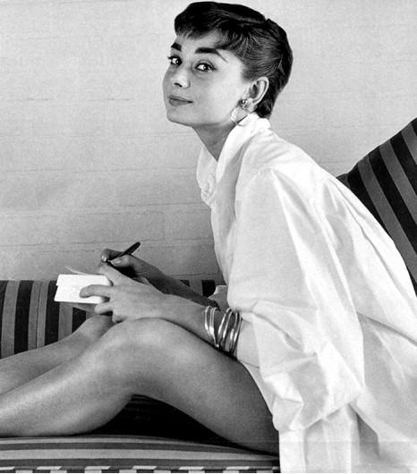 7 món đồ giúp nàng công sở đẹp thanh lịch như Audrey Hepburn 13