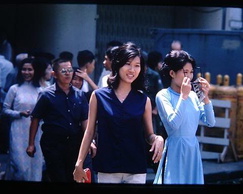 Chùm ảnh cuộc sống phóng khoáng của phụ nữ Sài Gòn những năm 60 11