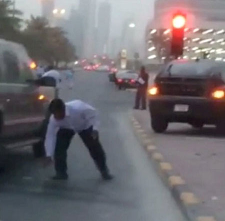 Đường phố Dubai tắc nghẽn vì cơn mưa tiền 1