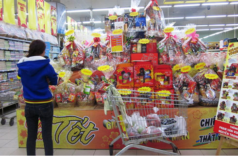 H&agrave;ng Tết bắt đầu tăng gi&aacute; 2