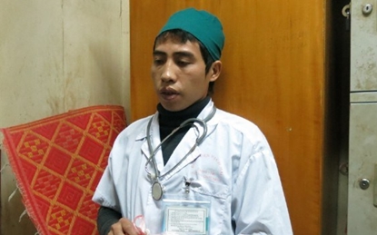 Bắt quả tang bác sĩ “dỏm” vào tận phòng lừa bệnh nhân ở BV Bạch Mai 1