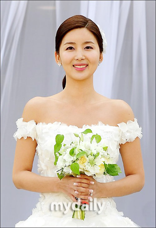 Cựu Hoa hậu Hàn Quốc Lee Bo Young bị chồng 