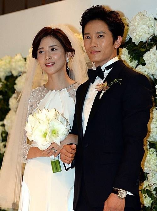 Cựu Hoa hậu Hàn Quốc Lee Bo Young bị chồng 