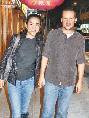 Cựu Hoa đán TVB Tuyên Huyên lại hẹn hò trai Tây 2