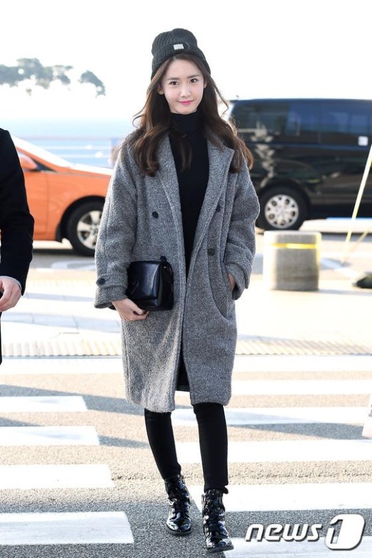 Diện &aacute;o kho&aacute;c che ch&acirc;n cong như Yoona SNSD