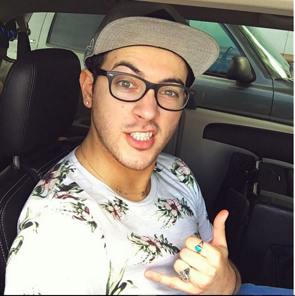 Những chàng trai trang điểm khiến phái đẹp cũng phải ngỡ ngàng Những chàng trai trang điểm khiến phái đẹp cũng phải ngỡ ngàng