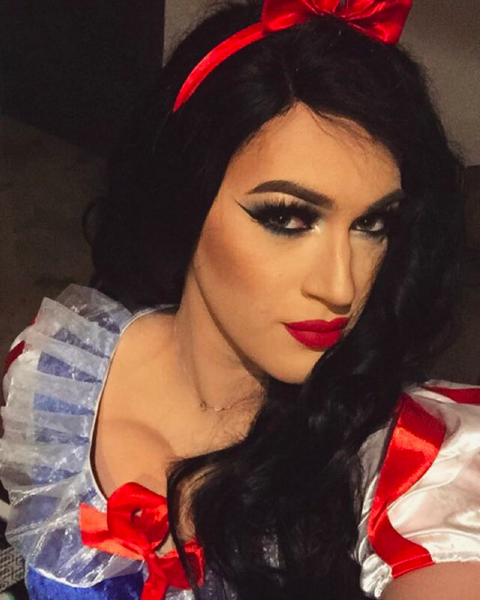 Những chàng trai trang điểm khiến phái đẹp cũng phải ngỡ ngàng Những chàng trai trang điểm khiến phái đẹp cũng phải ngỡ ngàng