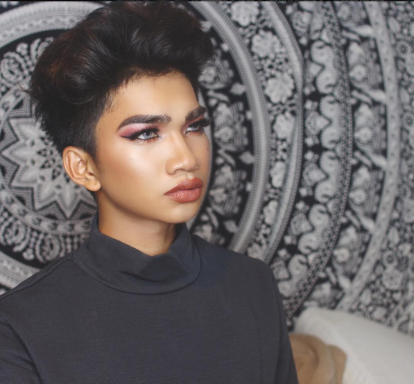 Những chàng trai trang điểm khiến phái đẹp cũng phải ngỡ ngàng Những chàng trai trang điểm khiến phái đẹp cũng phải ngỡ ngàng