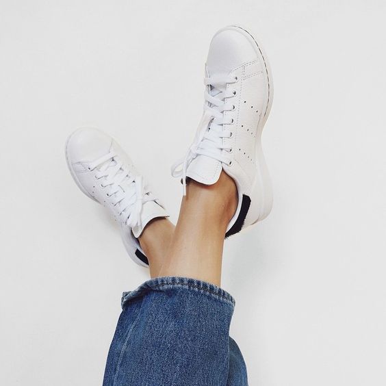 giày sneaker trắng